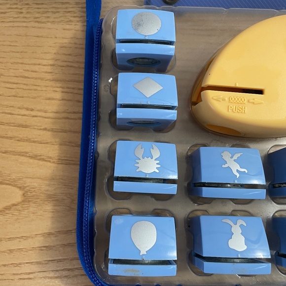 Craft Paper Punch Kit Zippered Case 12 Designs Paper Art Easter Rabbit Valentine - Picture 2 of 7